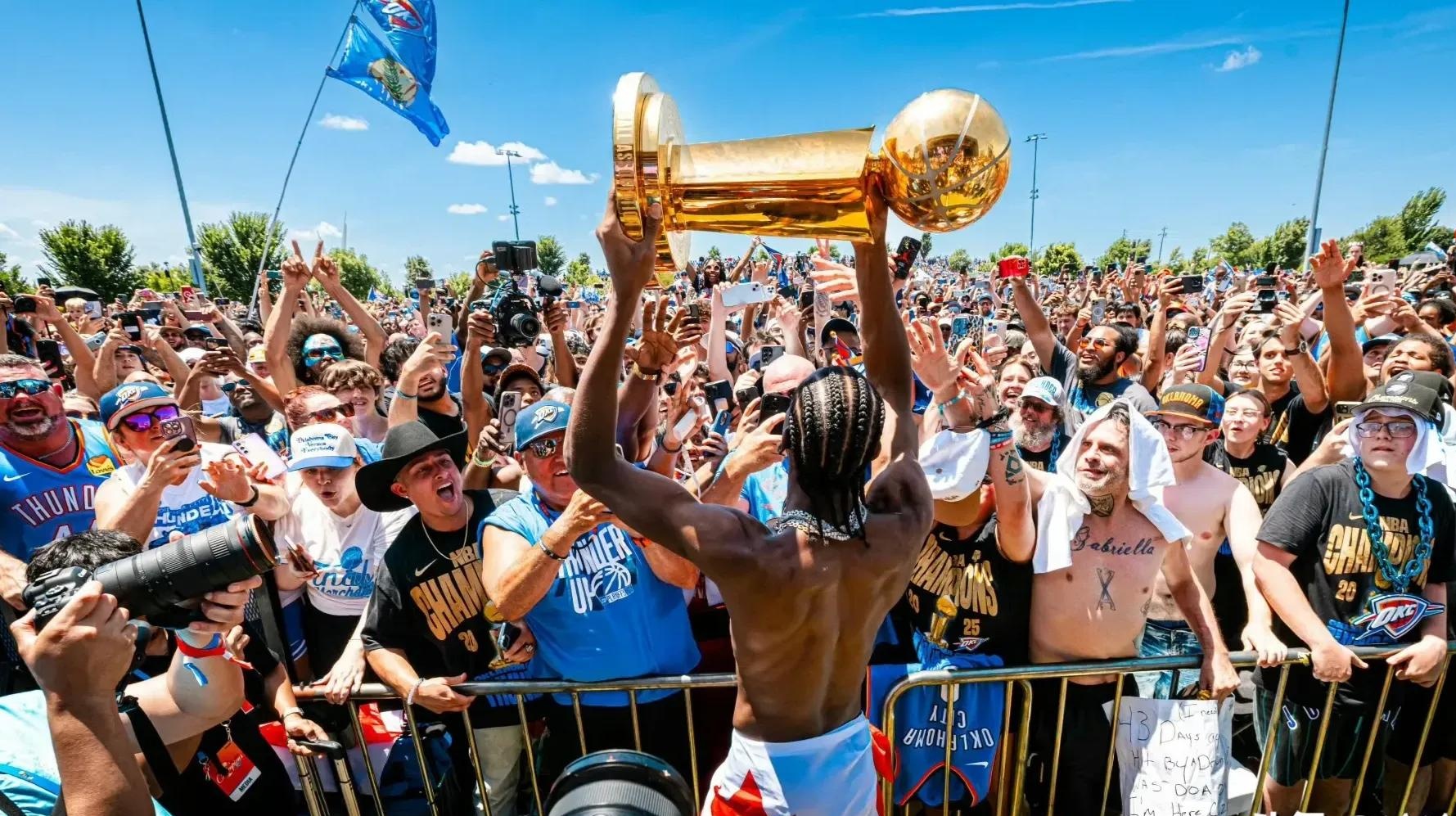 威廉姆斯完胜阿斯顿马丁，佩雷兹统治全场